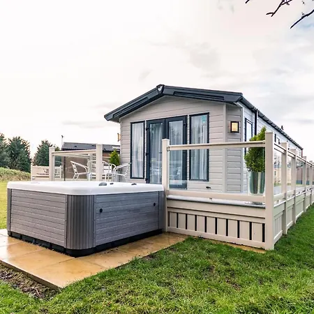 Hidden Jewel With Hot Tub Lodge York